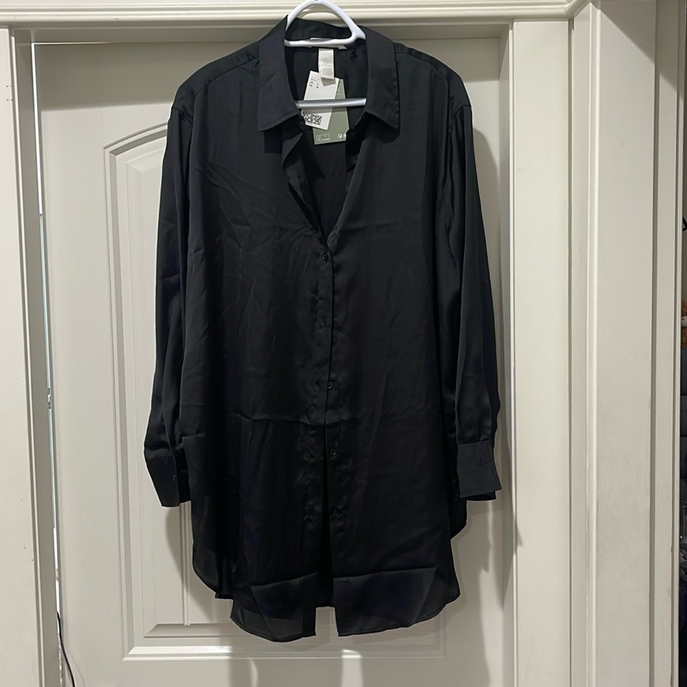H&m black silky top